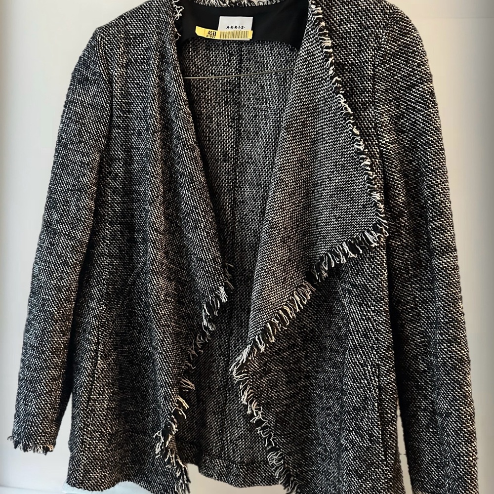 AKRIS Black and White Textured Jacket Shawl Type